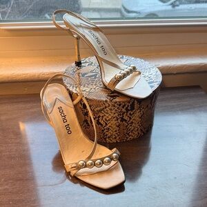 VTG Pearl adorned stiletto heels
